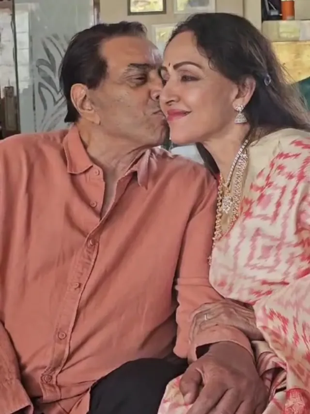 Hema Malini & Dhaemendra anniversari: धर्मेंद्र ने किया kiss तो शरमा गईं हेमा मालिनी,